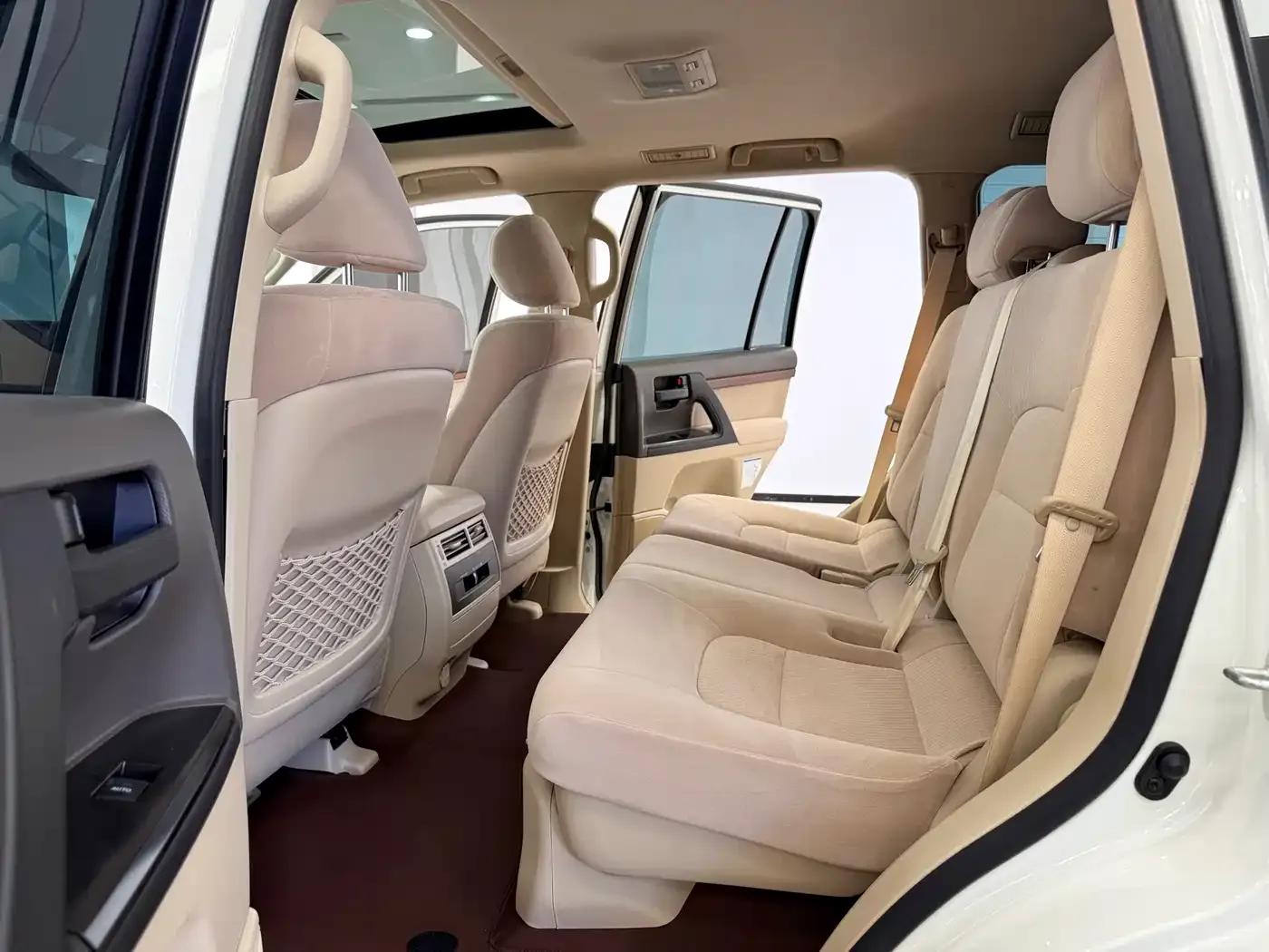 2019 Land Cruiser (Imported) 4.6L Middle East Edition — миниатюра 13