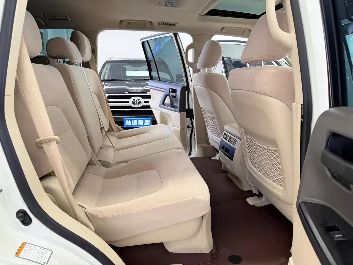 2019 Land Cruiser (Imported) 4.6L Middle East Edition — миниатюра 14