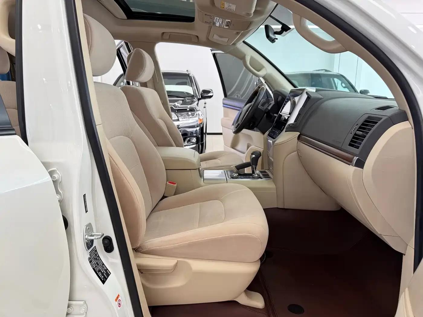 2019 Land Cruiser (Imported) 4.6L Middle East Edition — миниатюра 15