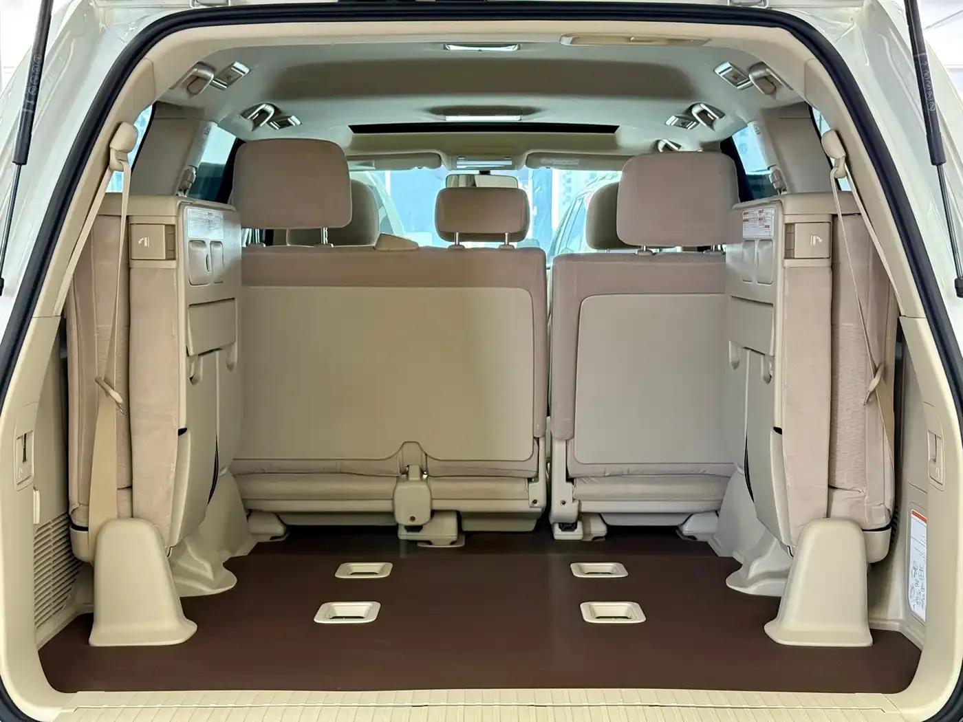2019 Land Cruiser (Imported) 4.6L Middle East Edition — миниатюра 16