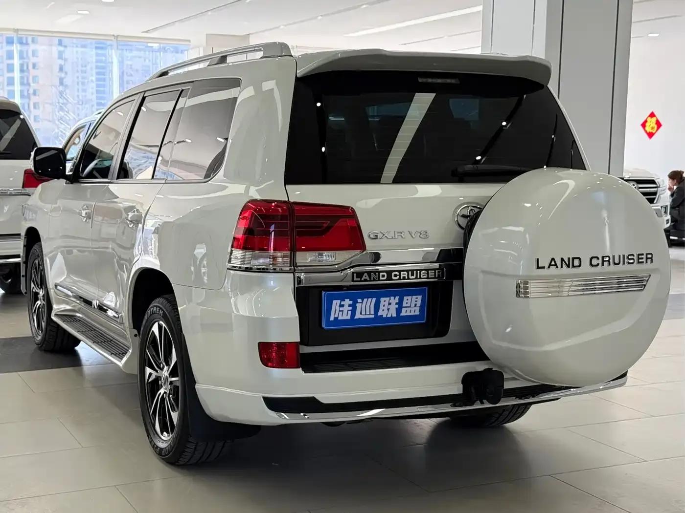 2019 Land Cruiser (Imported) 4.6L Middle East Edition — миниатюра 17