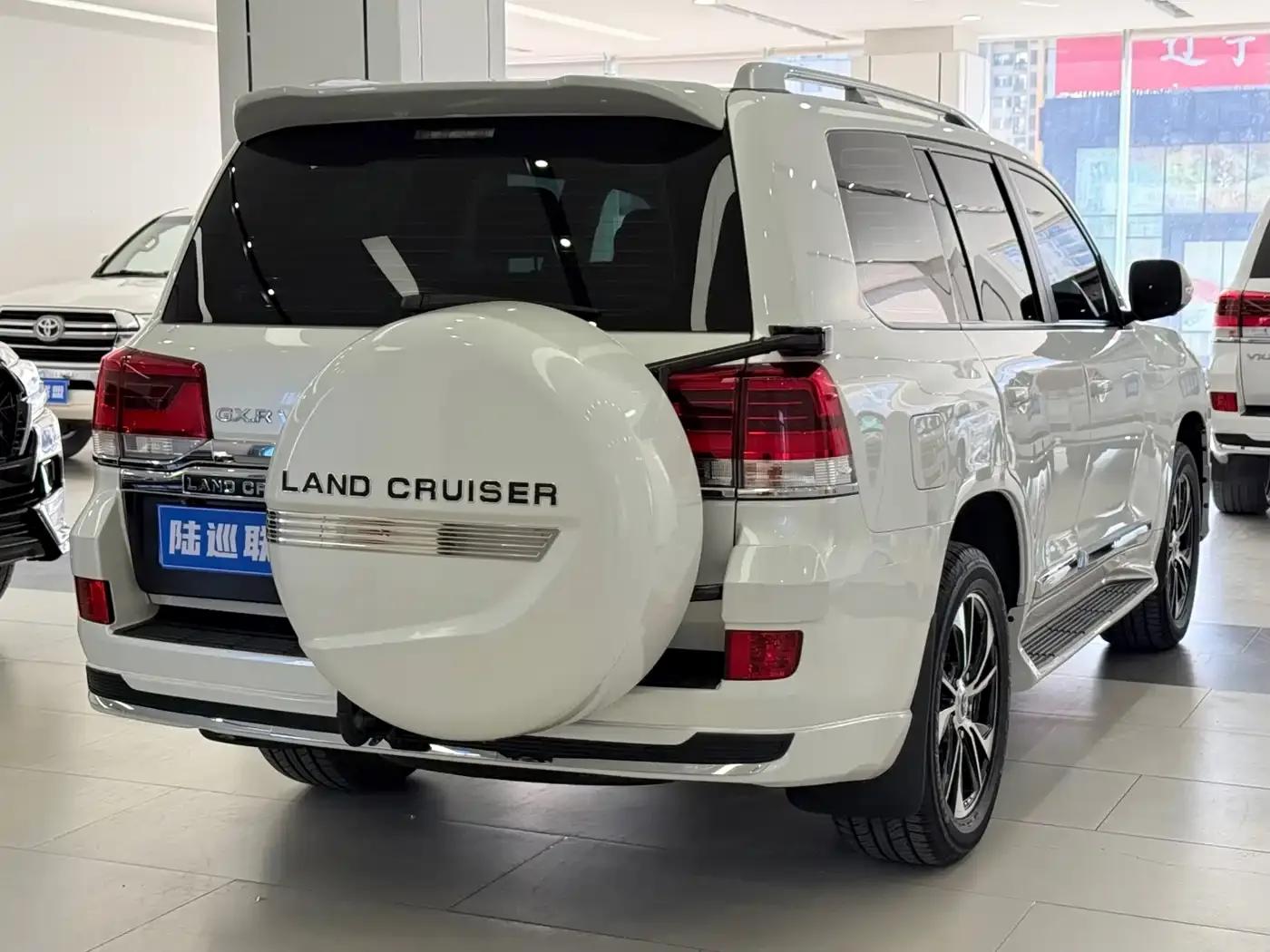 2019 Land Cruiser (Imported) 4.6L Middle East Edition — миниатюра 18