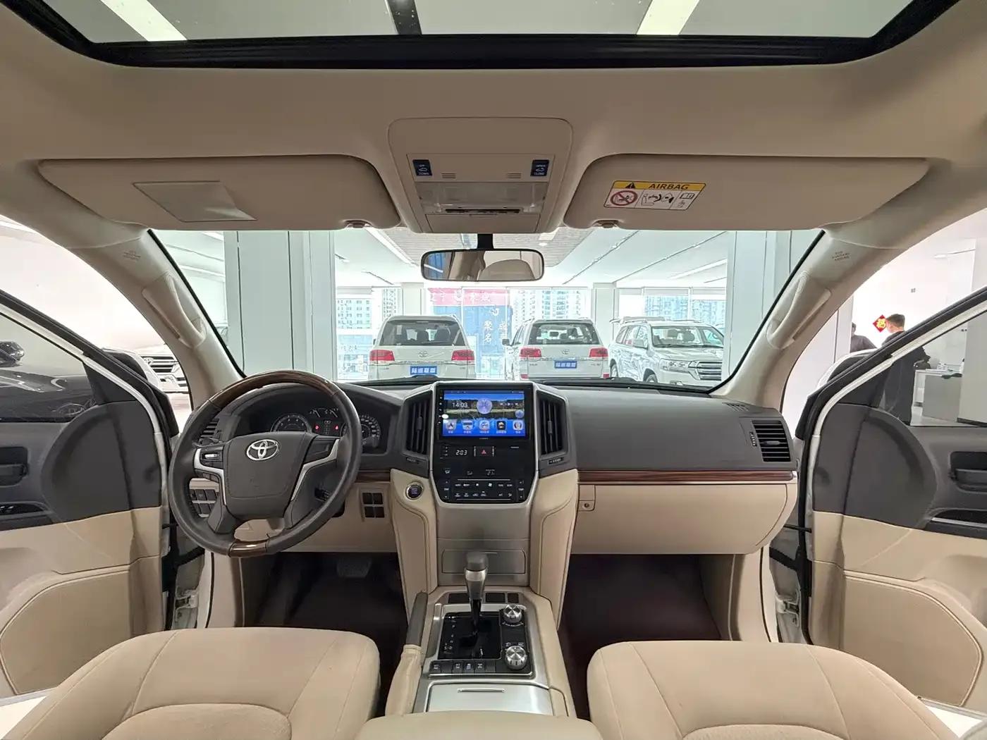2019 Land Cruiser (Imported) 4.6L Middle East Edition — миниатюра 20