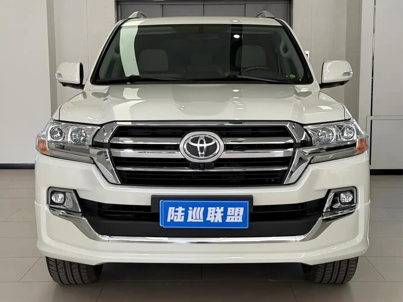 2019 Land Cruiser (Imported) 4.6L Middle East Edition — миниатюра 3