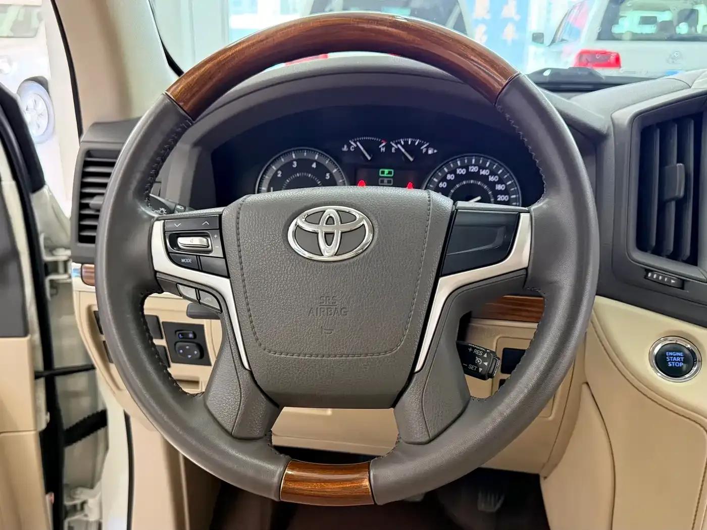 2019 Land Cruiser (Imported) 4.6L Middle East Edition — миниатюра 8
