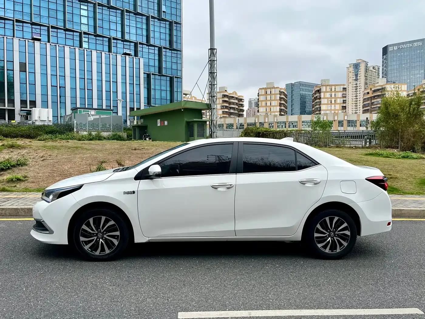 Corolla Hybrid E+ 2020 1.8L E-CVT Comfort Edition — миниатюра 4
