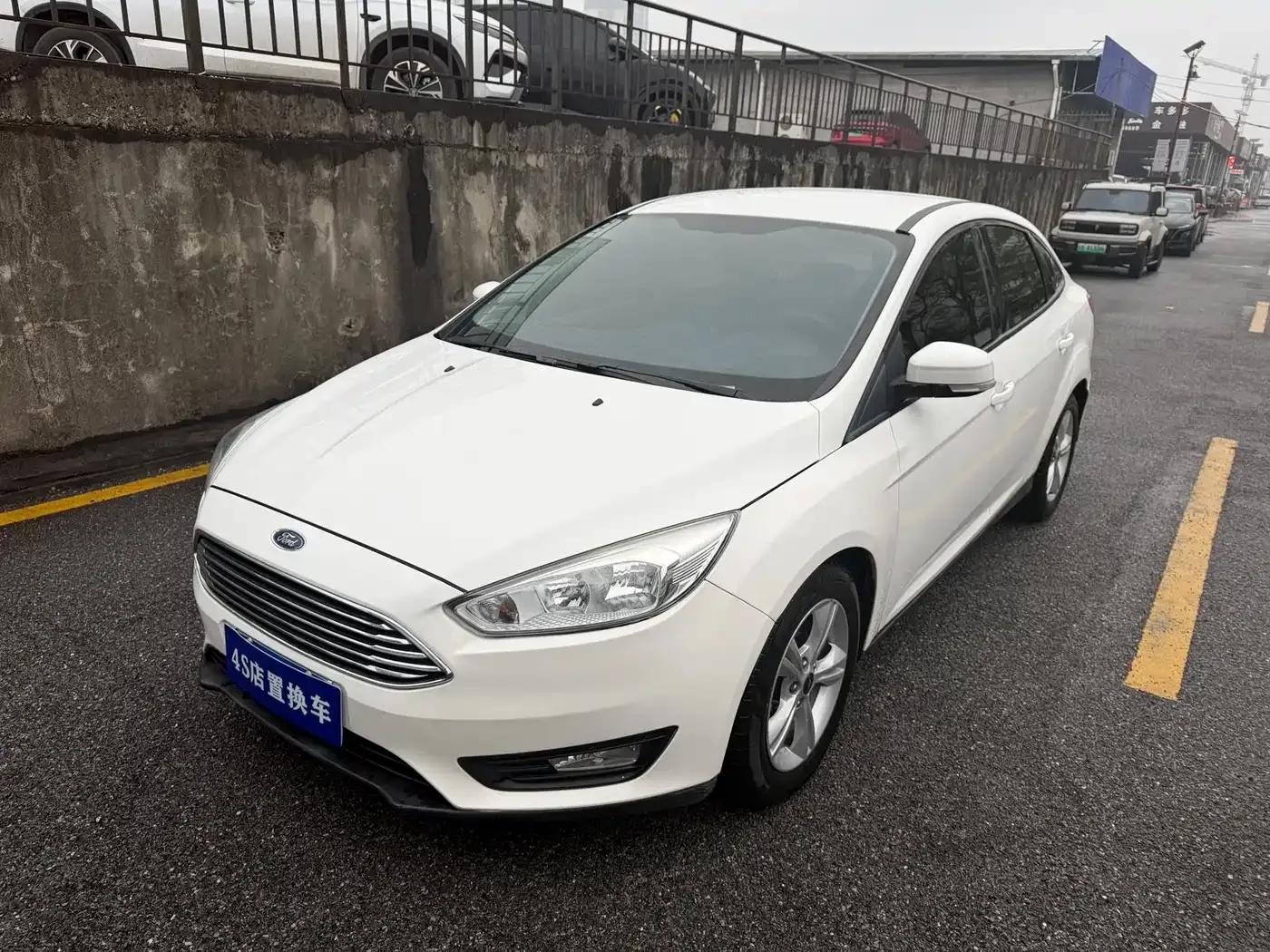 Ford Focus 2018 Sedan Classic 1.6L Automatic Comfort Smart Edition — миниатюра 1