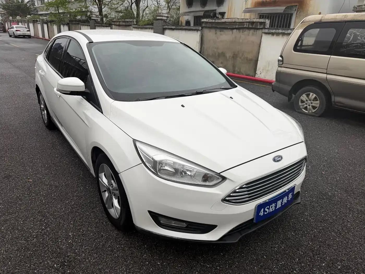 Ford Focus 2018 Sedan Classic 1.6L Automatic Comfort Smart Edition — миниатюра 2