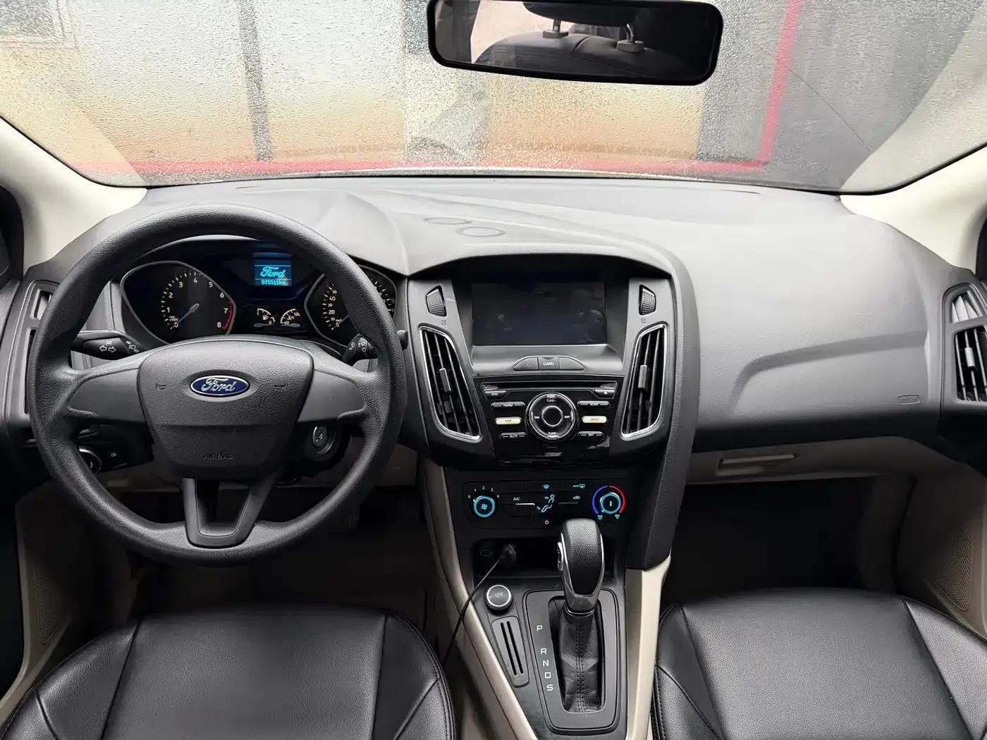 Ford Focus 2018 Sedan Classic 1.6L Automatic Comfort Smart Edition — миниатюра 7