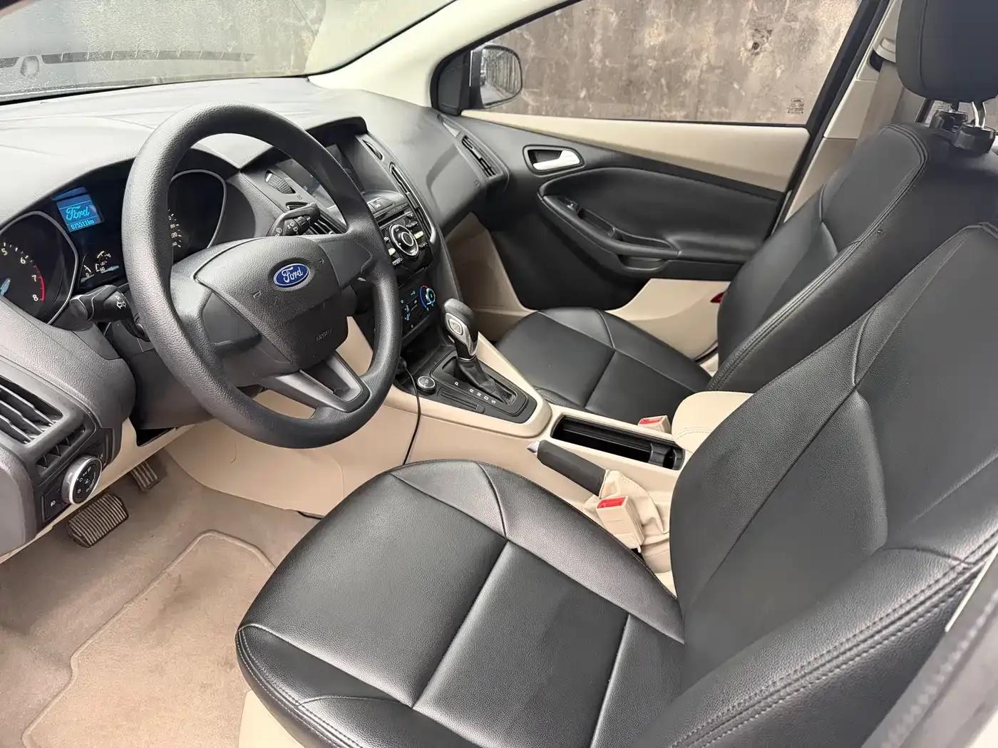 Ford Focus 2018 Sedan Classic 1.6L Automatic Comfort Smart Edition — миниатюра 8