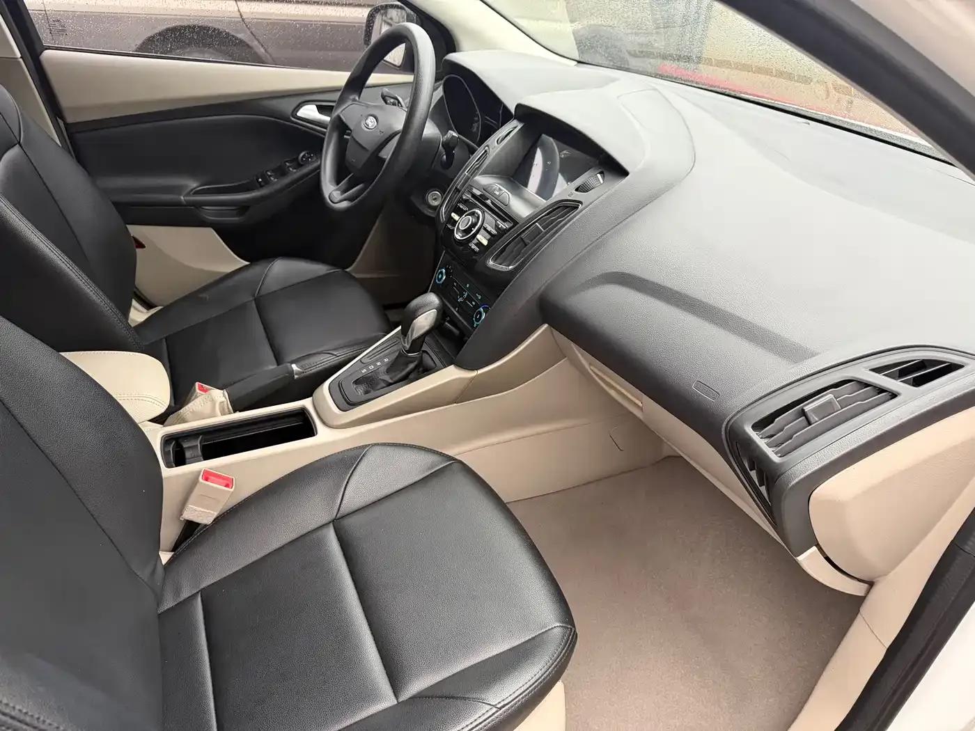 Ford Focus 2018 Sedan Classic 1.6L Automatic Comfort Smart Edition — миниатюра 9