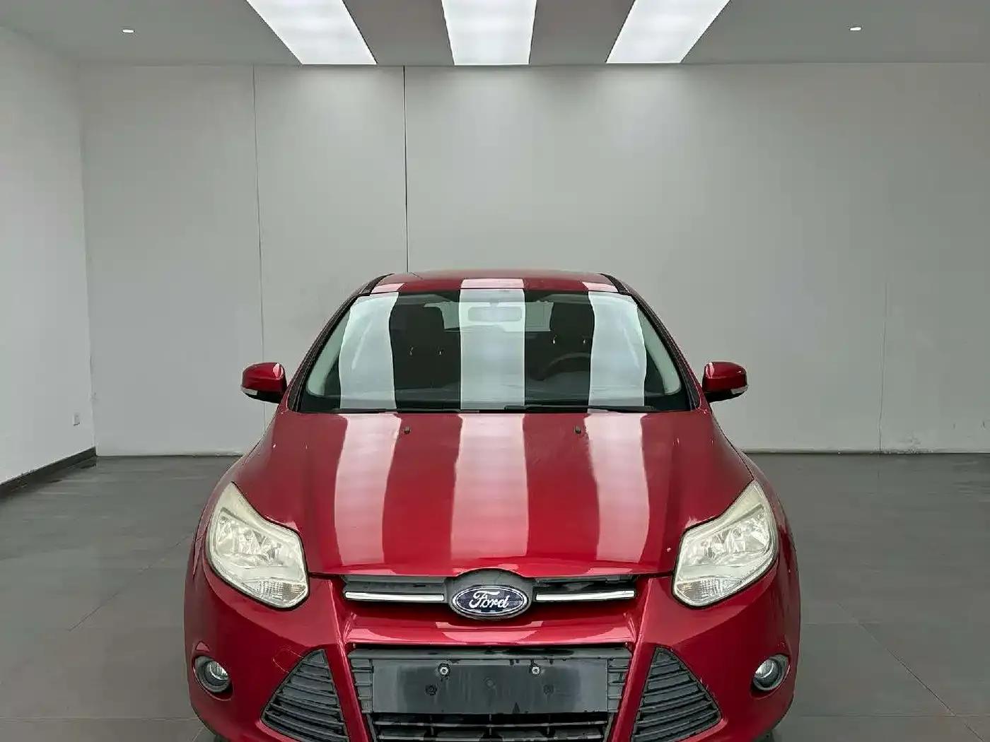 Ford Focus 2012 Hatchback 1.6L Manual Comfort — миниатюра 2