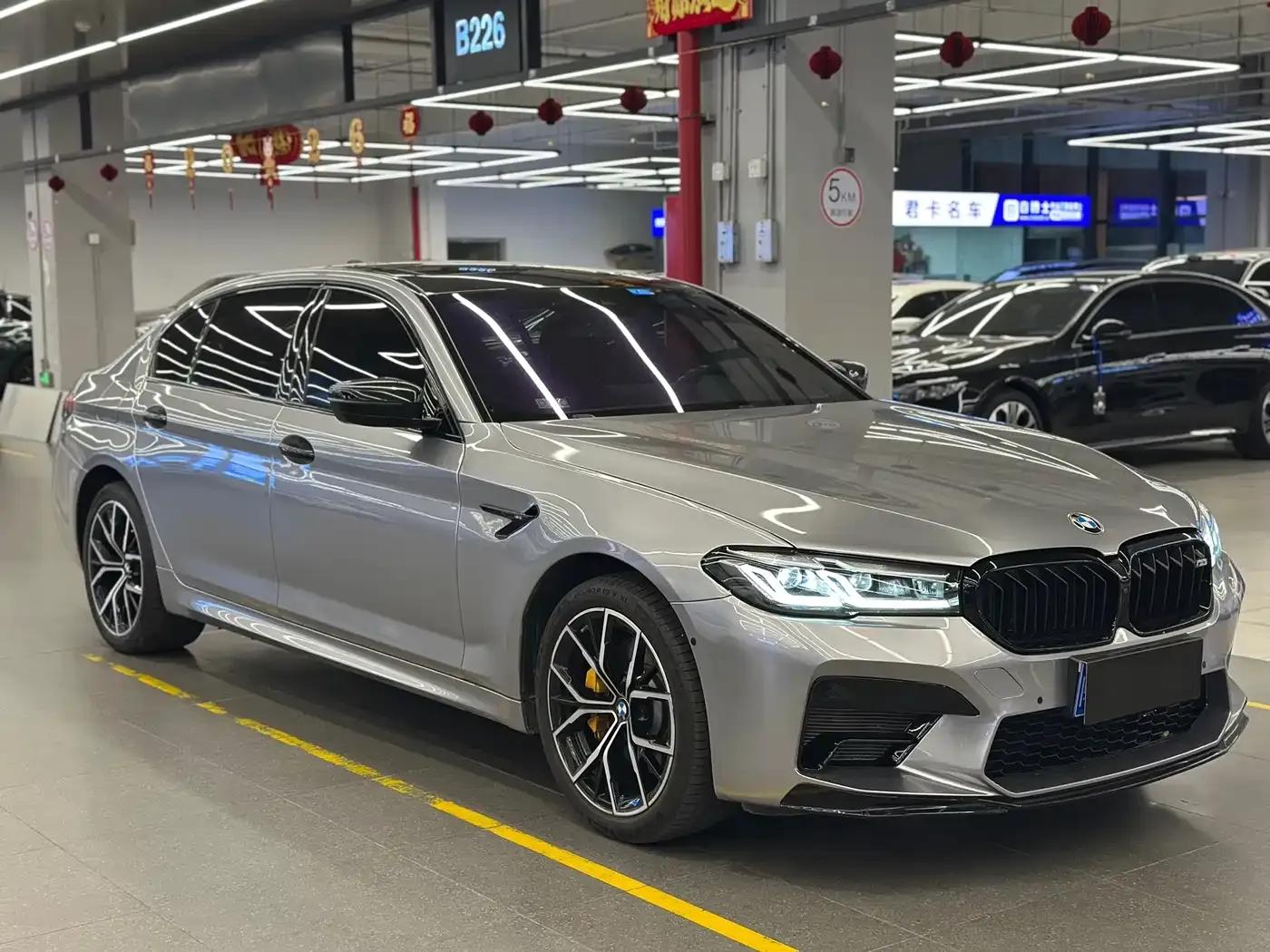 2023 BMW 5 Series 530Li Luxury M Sport Package — миниатюра 3