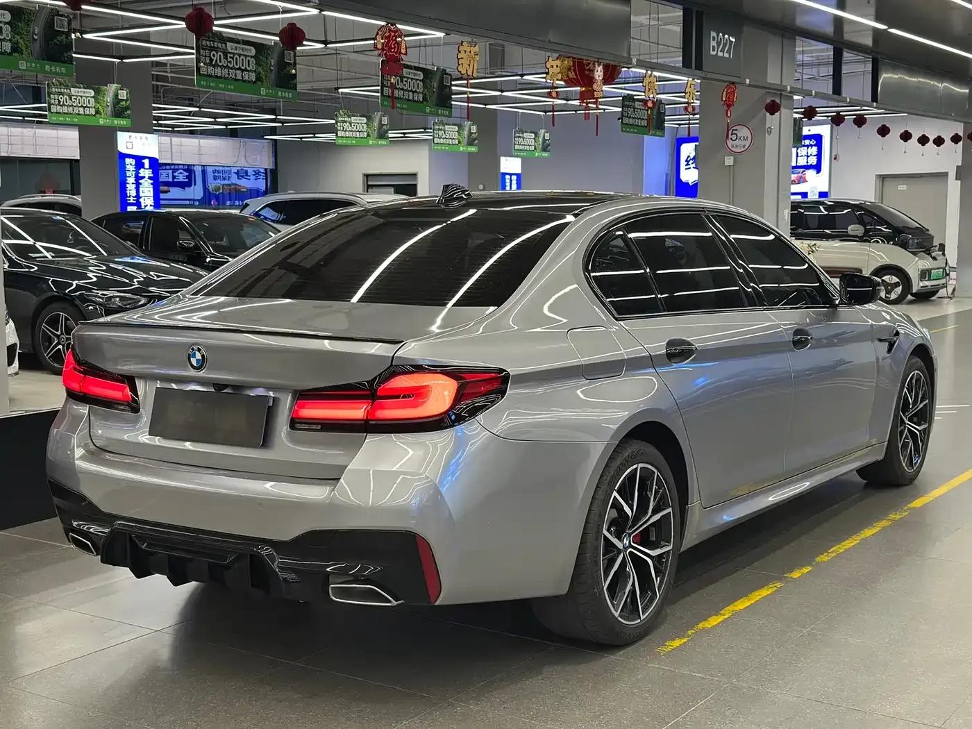 2023 BMW 5 Series 530Li Luxury M Sport Package — миниатюра 7