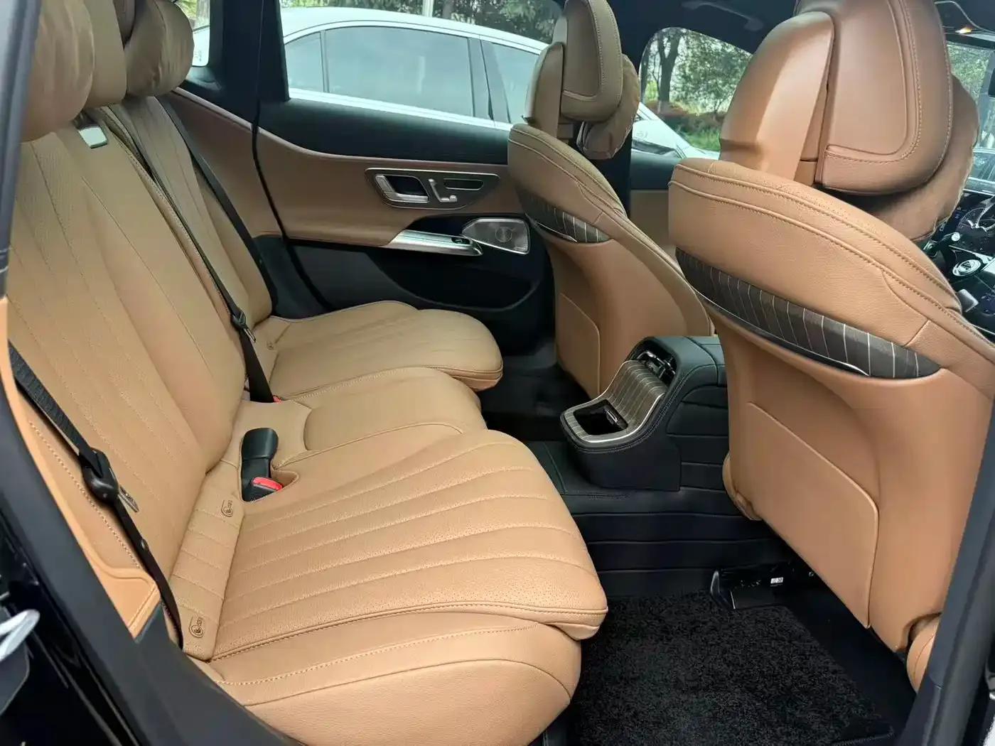 2025 Mercedes-Benz E-Class E 300 L Luxury — миниатюра 5