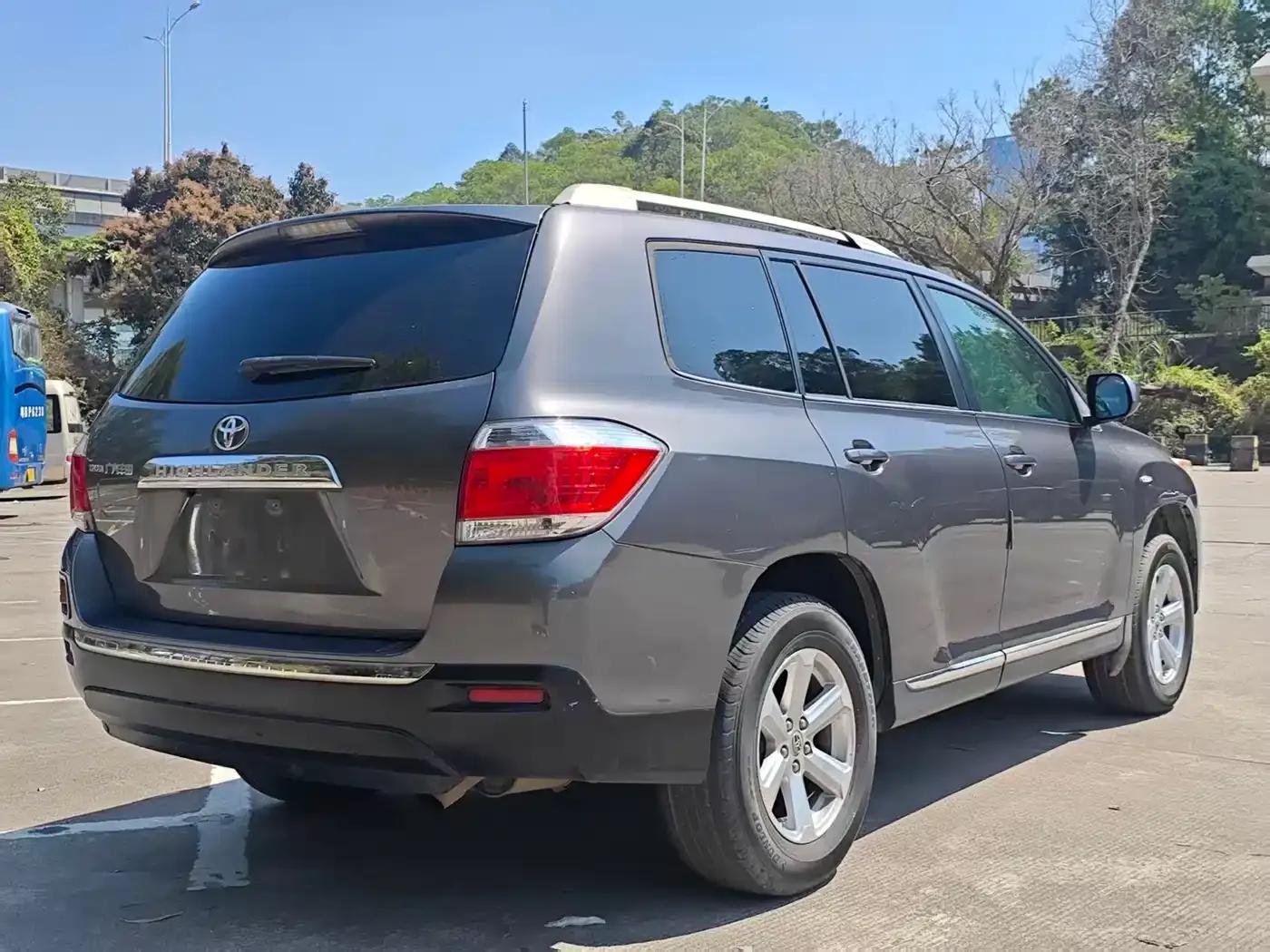 2012 Highlander 2.7L 2WD 7-seater Elite Edition — миниатюра 12