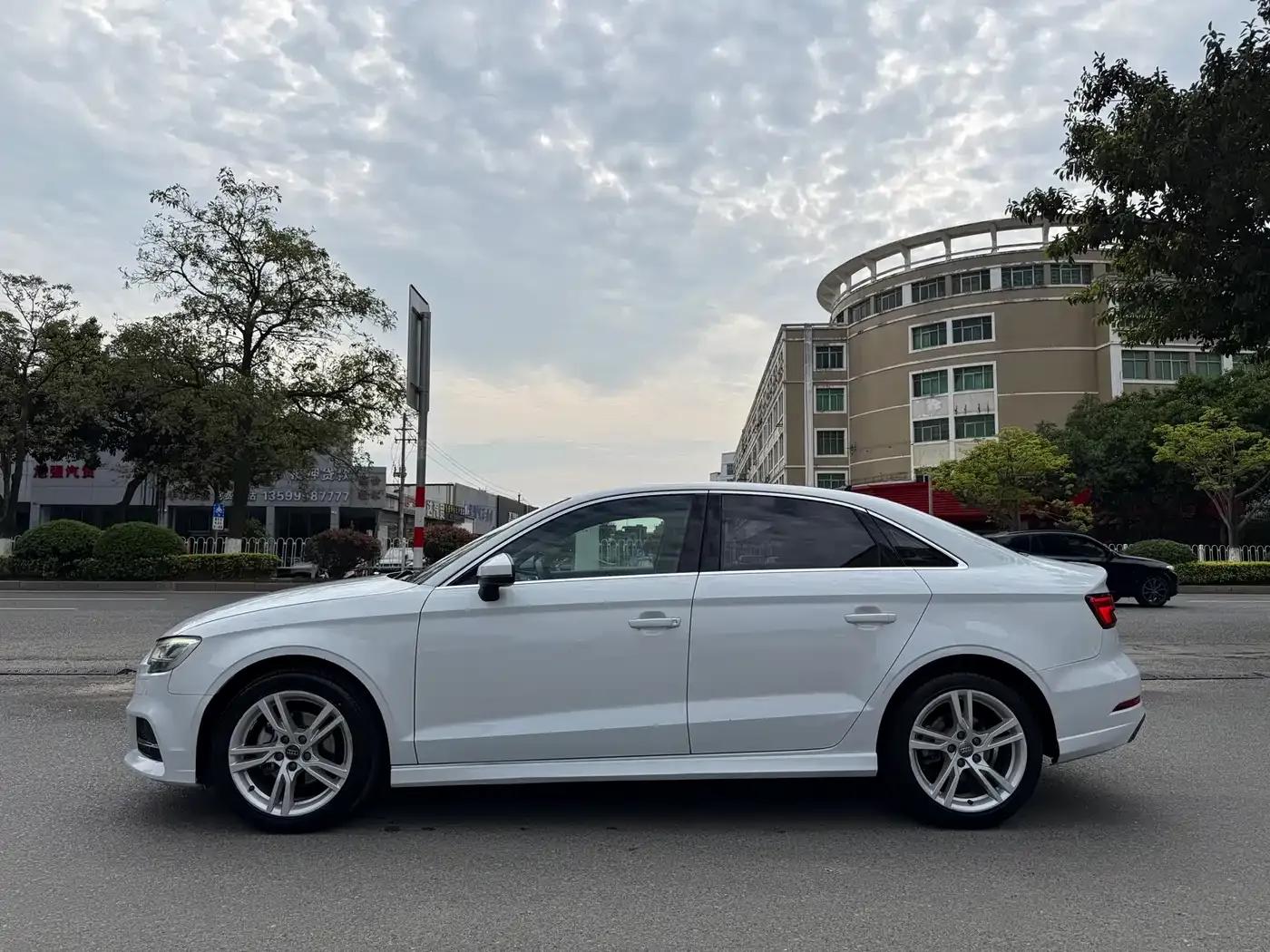 Audi A3 2020 Limousine 35 TFSI Fashion Edition (National V Emission Standard) — миниатюра 3