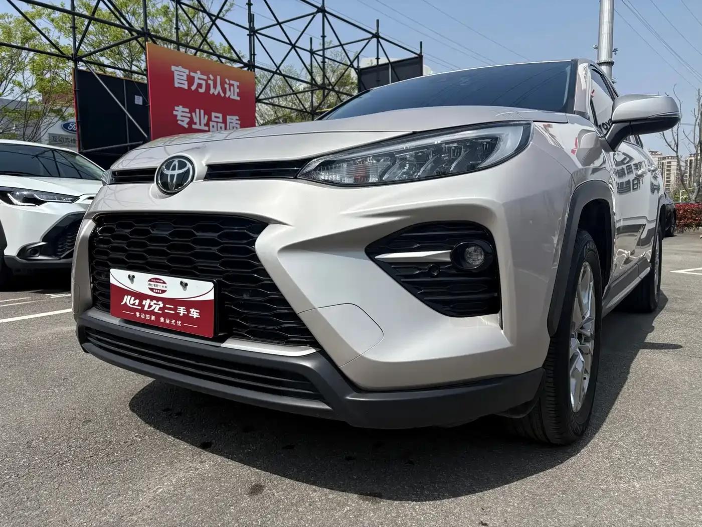 2021 Toyota RAV4 2.0L CVT 2WD Luxury Edition — миниатюра 1