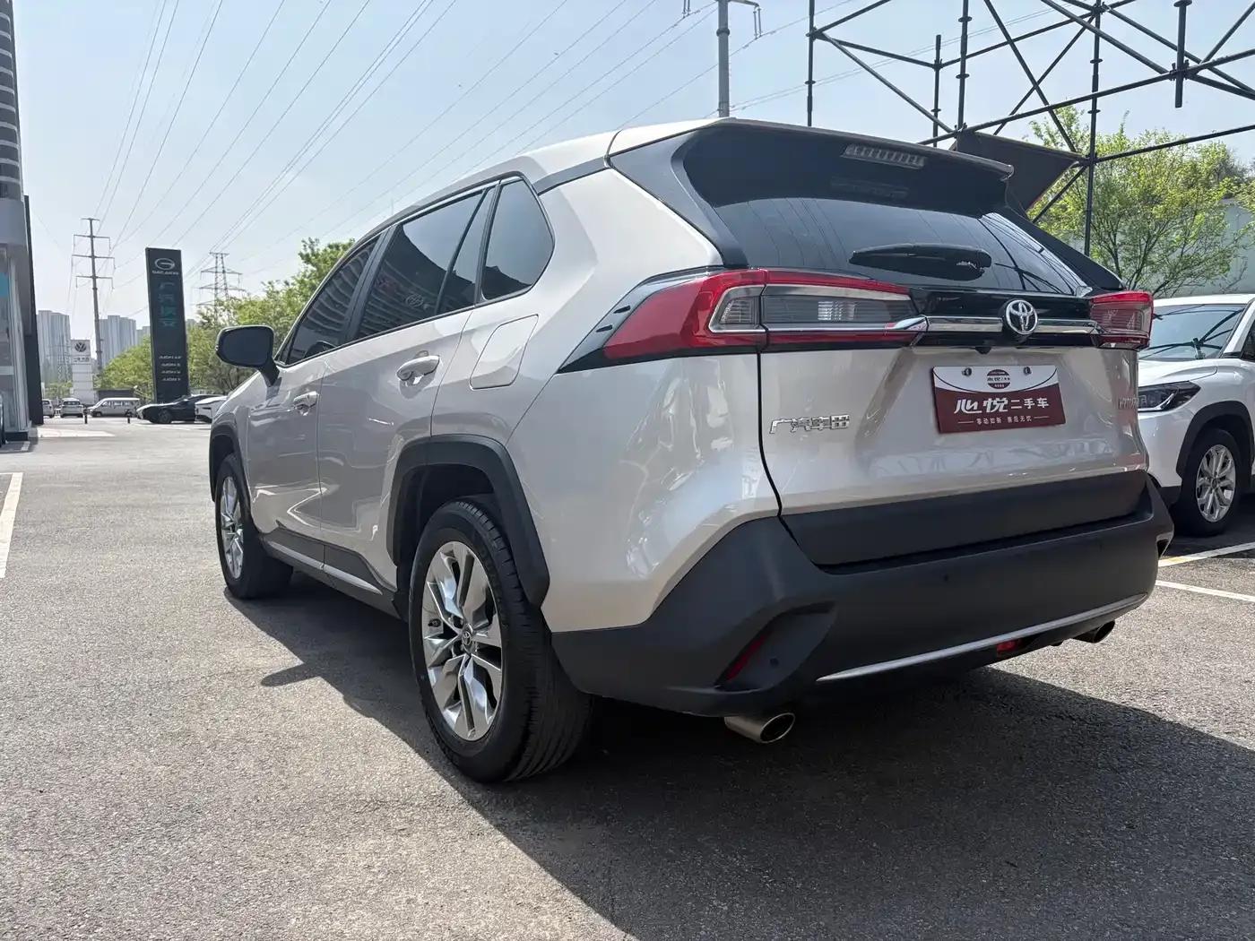 2021 Toyota RAV4 2.0L CVT 2WD Luxury Edition — миниатюра 17