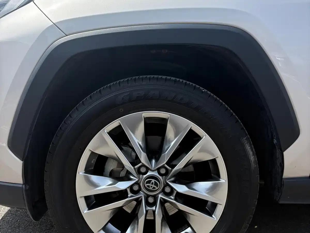 2021 Toyota RAV4 2.0L CVT 2WD Luxury Edition — миниатюра 4