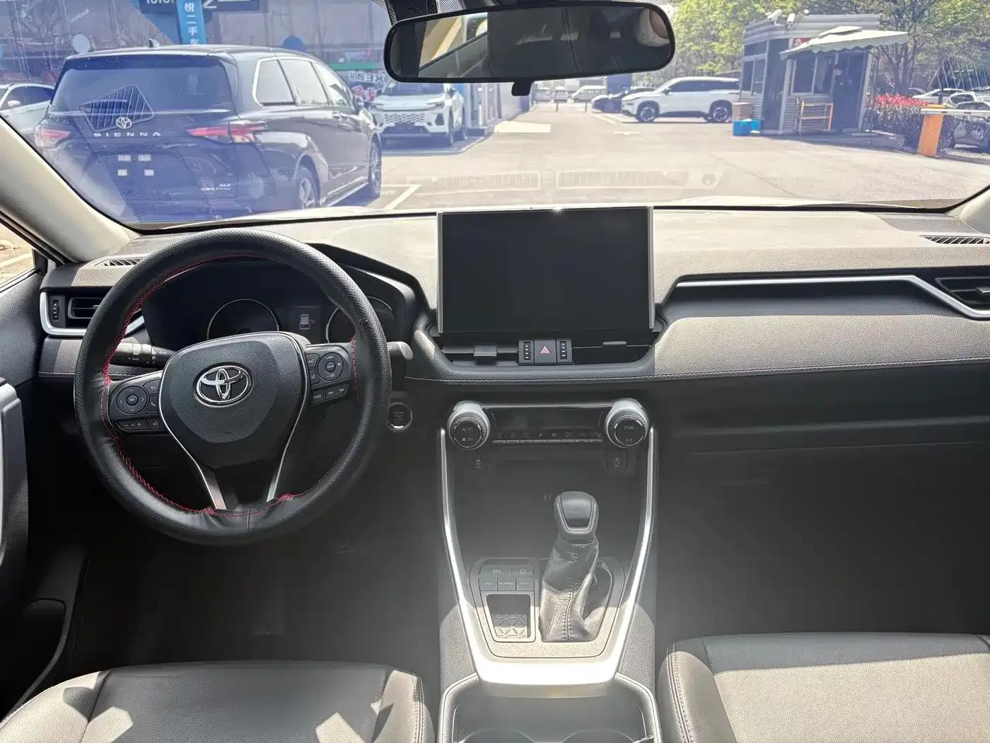 2021 Toyota RAV4 2.0L CVT 2WD Luxury Edition — миниатюра 6
