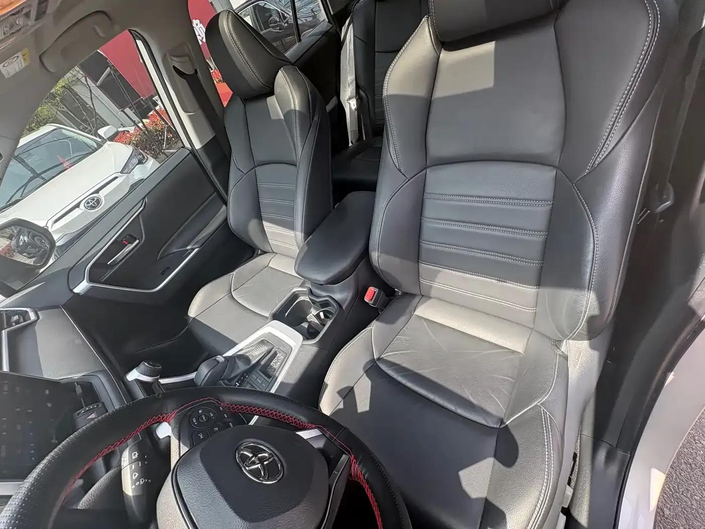2021 Toyota RAV4 2.0L CVT 2WD Luxury Edition — миниатюра 7
