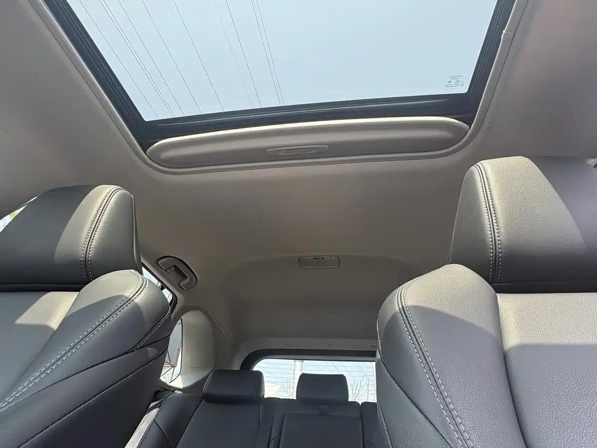2021 Toyota RAV4 2.0L CVT 2WD Luxury Edition — миниатюра 9