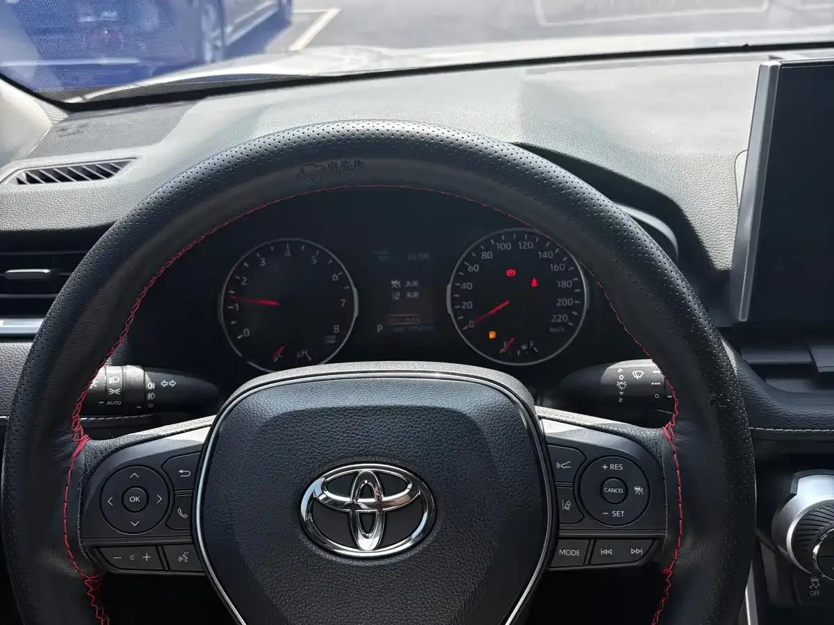 2021 Toyota RAV4 2.0L CVT 2WD Luxury Edition — миниатюра 10
