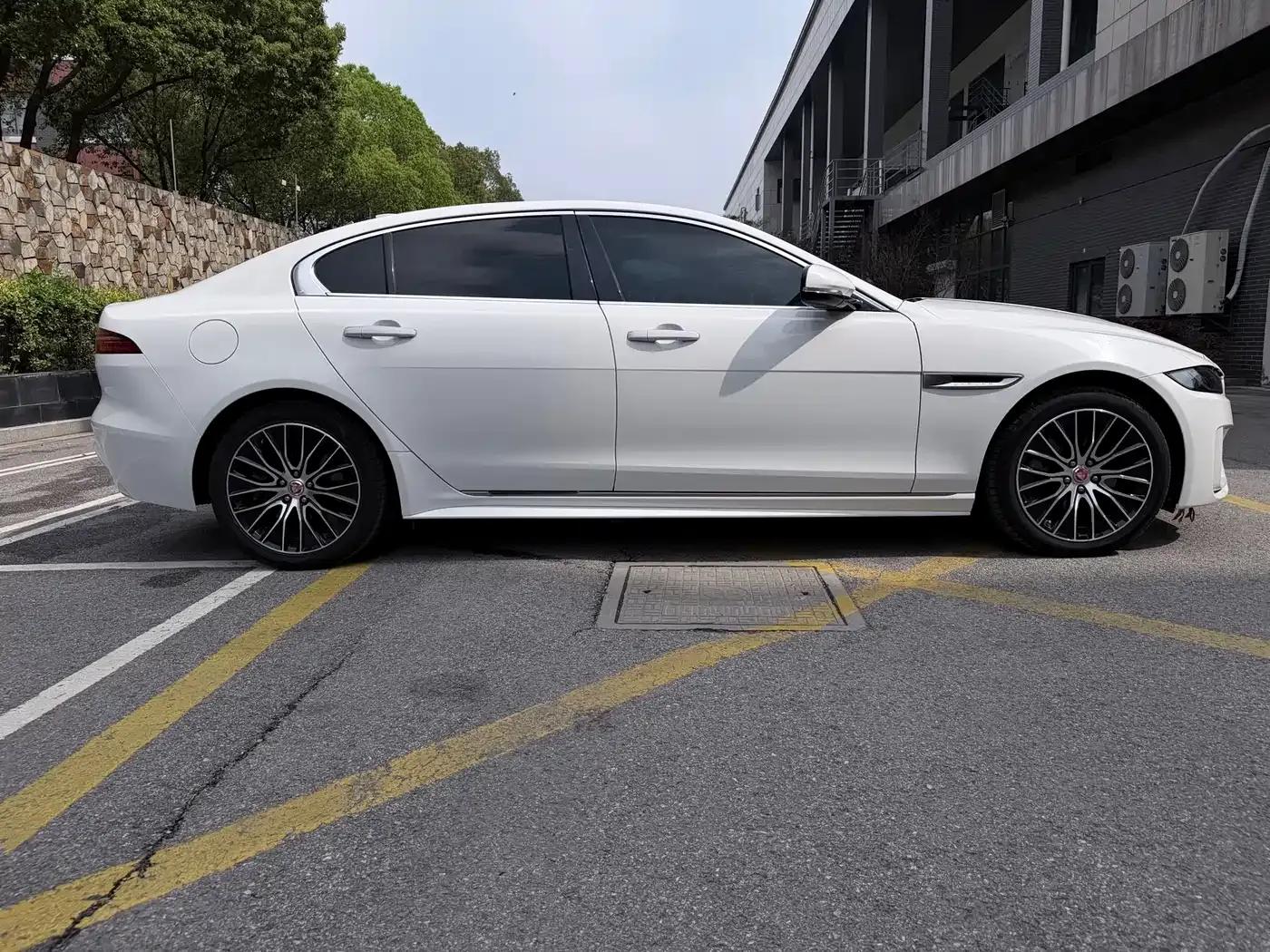 Jaguar XEL 2021 2.0T 200PS R-DYNAMIC Youth Sport Edition — миниатюра 4