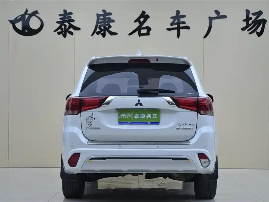 Outlander 2021 2.4L AWD Enjoy Edition 7-seater — миниатюра 3