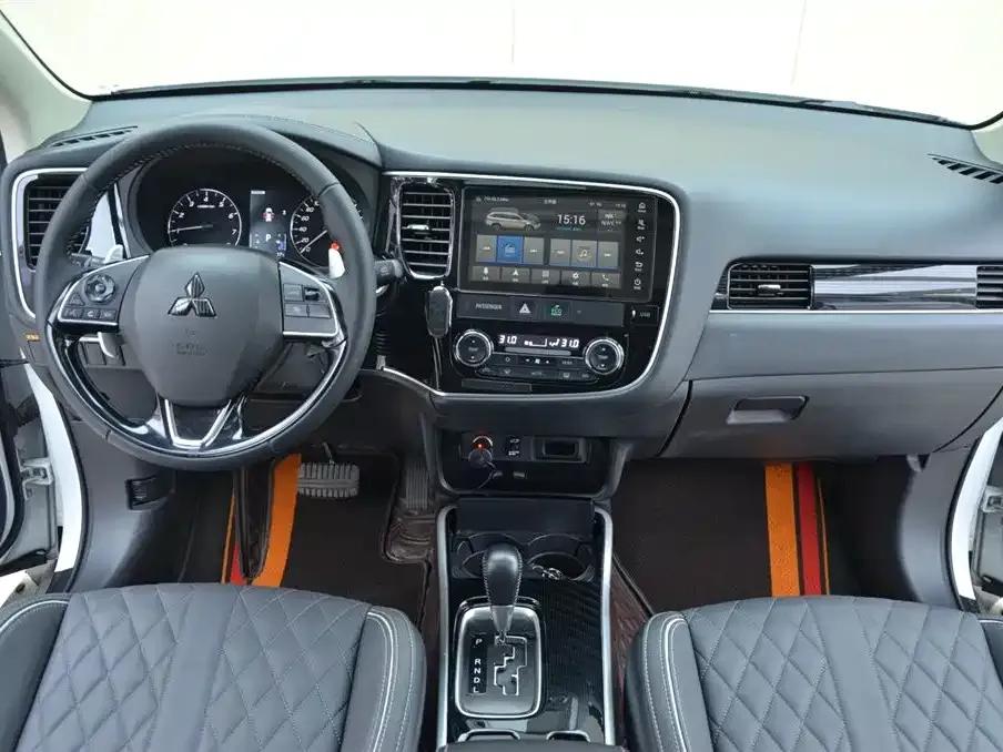 Outlander 2021 2.4L AWD Enjoy Edition 7-seater — миниатюра 6