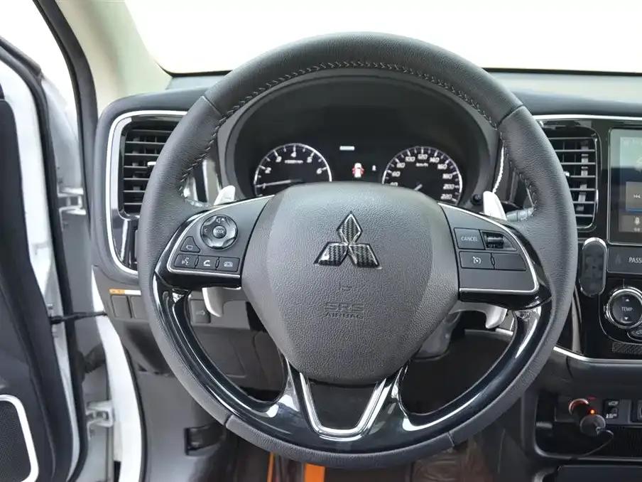 Outlander 2021 2.4L AWD Enjoy Edition 7-seater — миниатюра 9