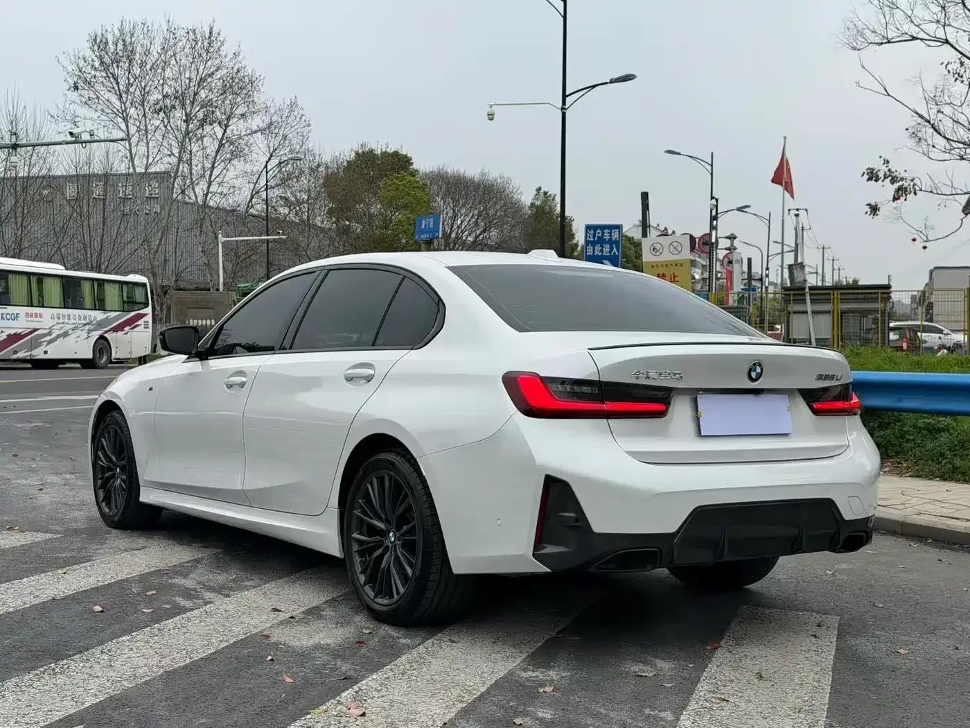 2023 BMW 3 Series 325Li M Sport Shadow Edition — миниатюра 4