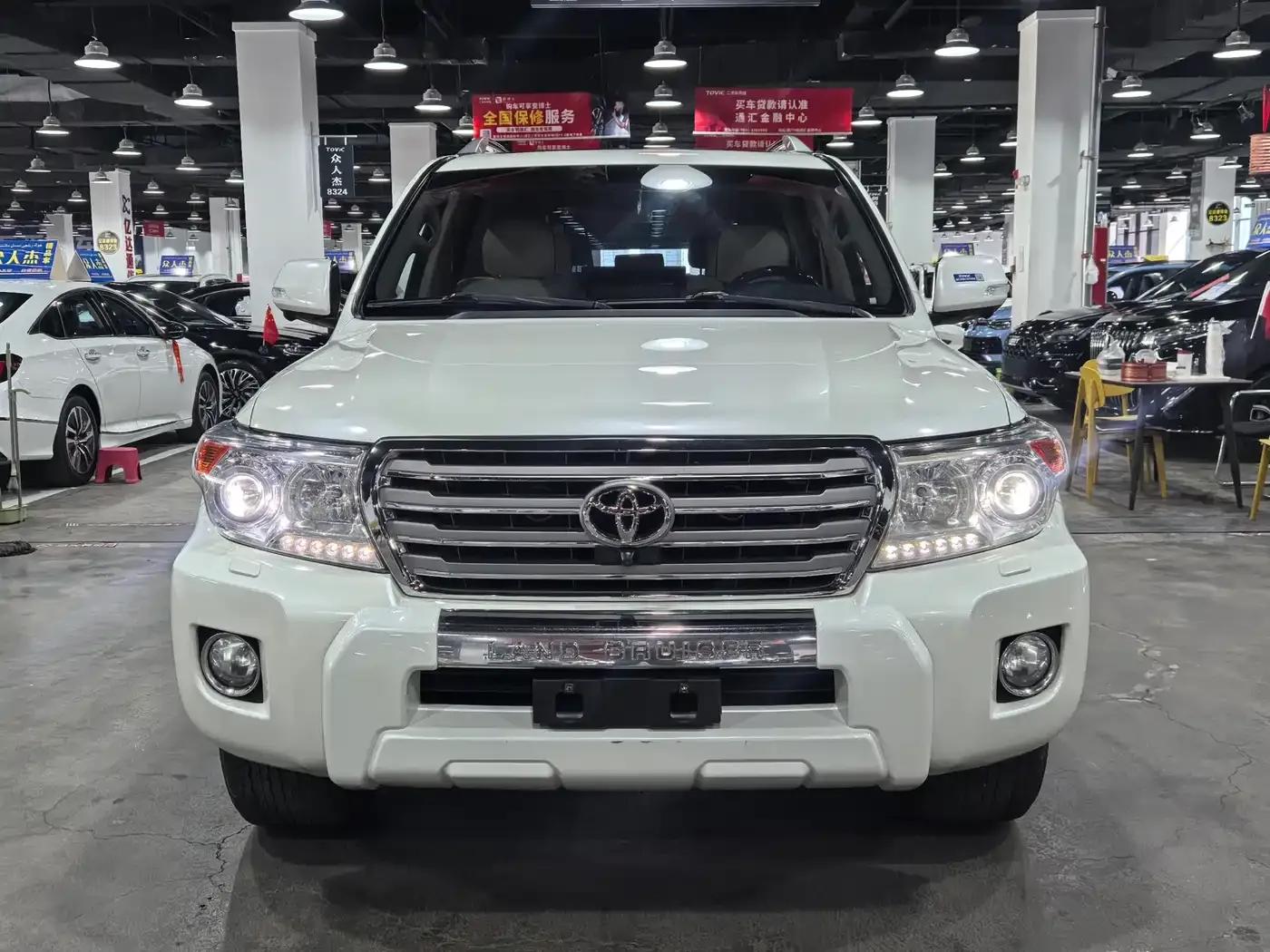 2015 Land Cruiser Imported Model 4.6L V8 Middle East Limited Edition — миниатюра 1