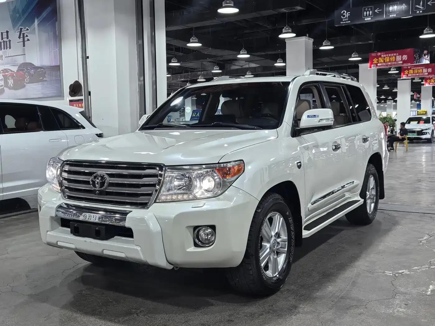 2015 Land Cruiser Imported Model 4.6L V8 Middle East Limited Edition — миниатюра 2