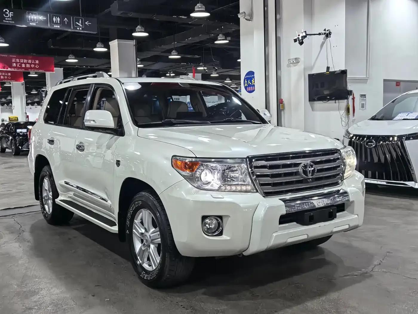 2015 Land Cruiser Imported Model 4.6L V8 Middle East Limited Edition — миниатюра 3