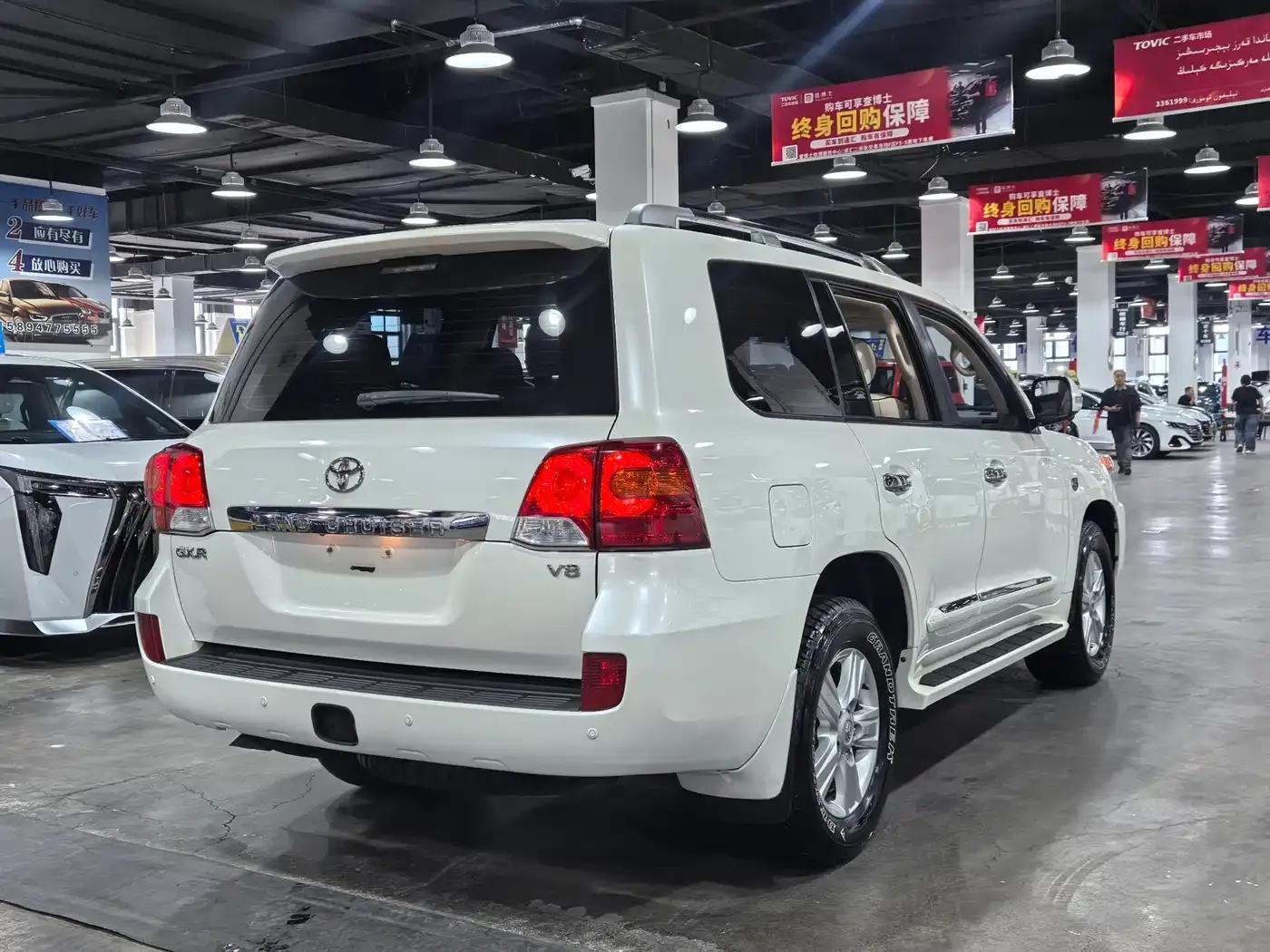 2015 Land Cruiser Imported Model 4.6L V8 Middle East Limited Edition — миниатюра 4