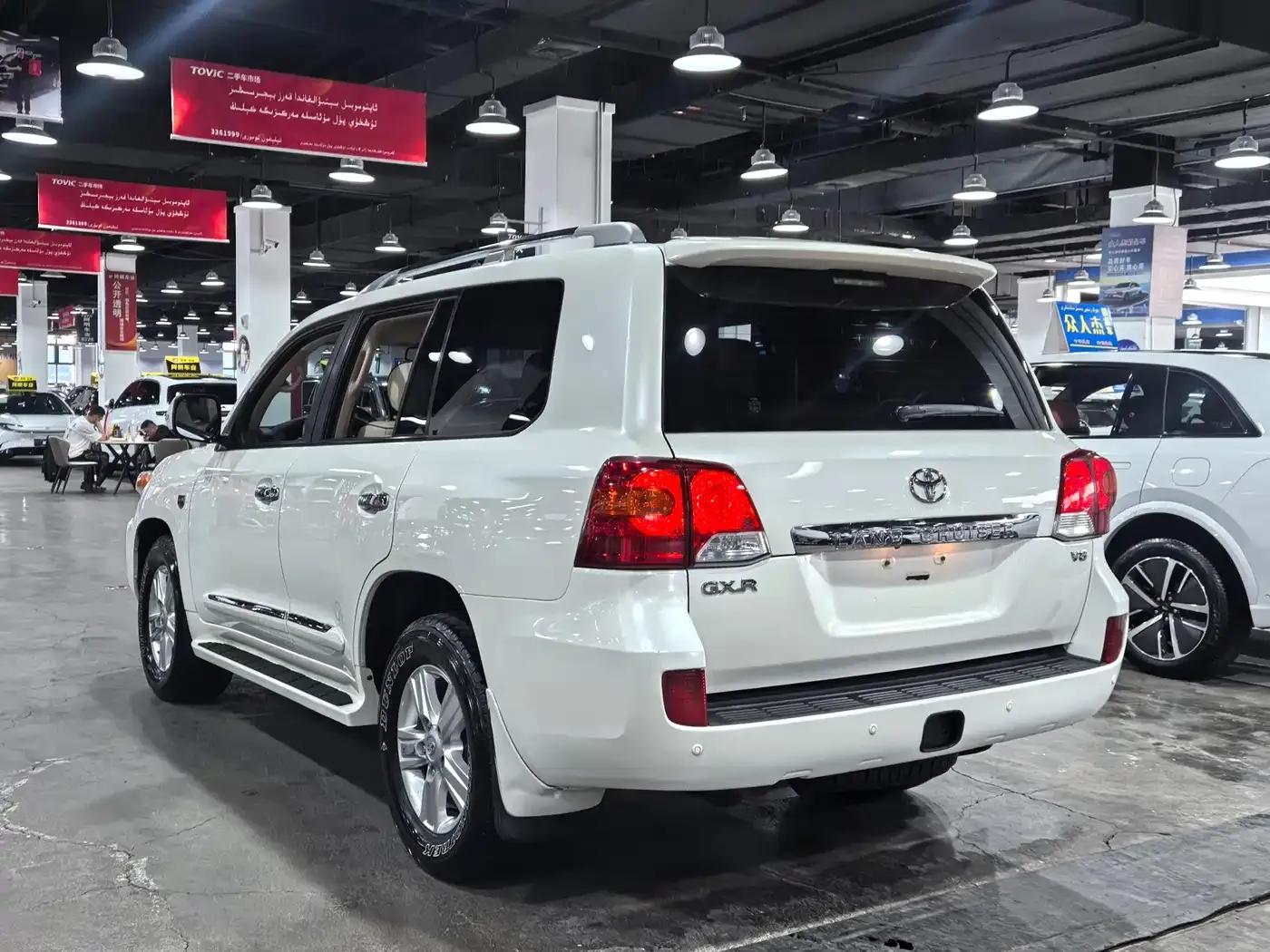 2015 Land Cruiser Imported Model 4.6L V8 Middle East Limited Edition — миниатюра 5