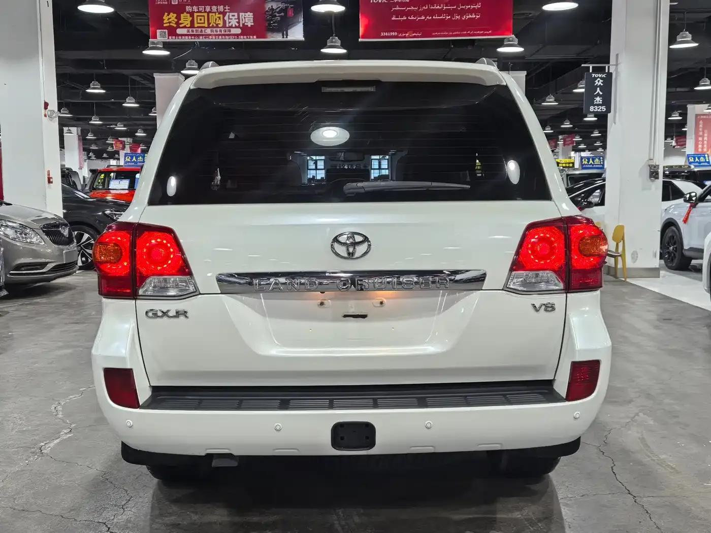 2015 Land Cruiser Imported Model 4.6L V8 Middle East Limited Edition — миниатюра 6