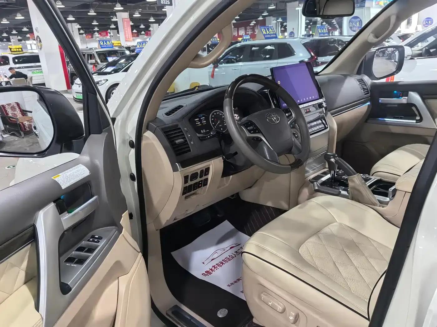 2015 Land Cruiser Imported Model 4.6L V8 Middle East Limited Edition — миниатюра 7