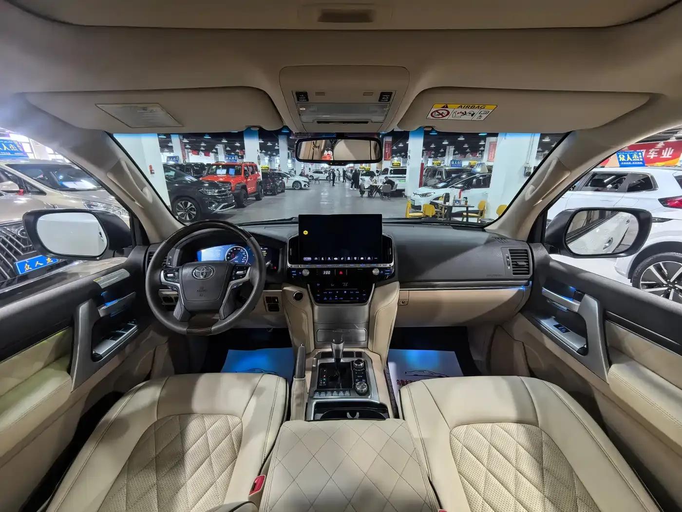 2015 Land Cruiser Imported Model 4.6L V8 Middle East Limited Edition — миниатюра 9