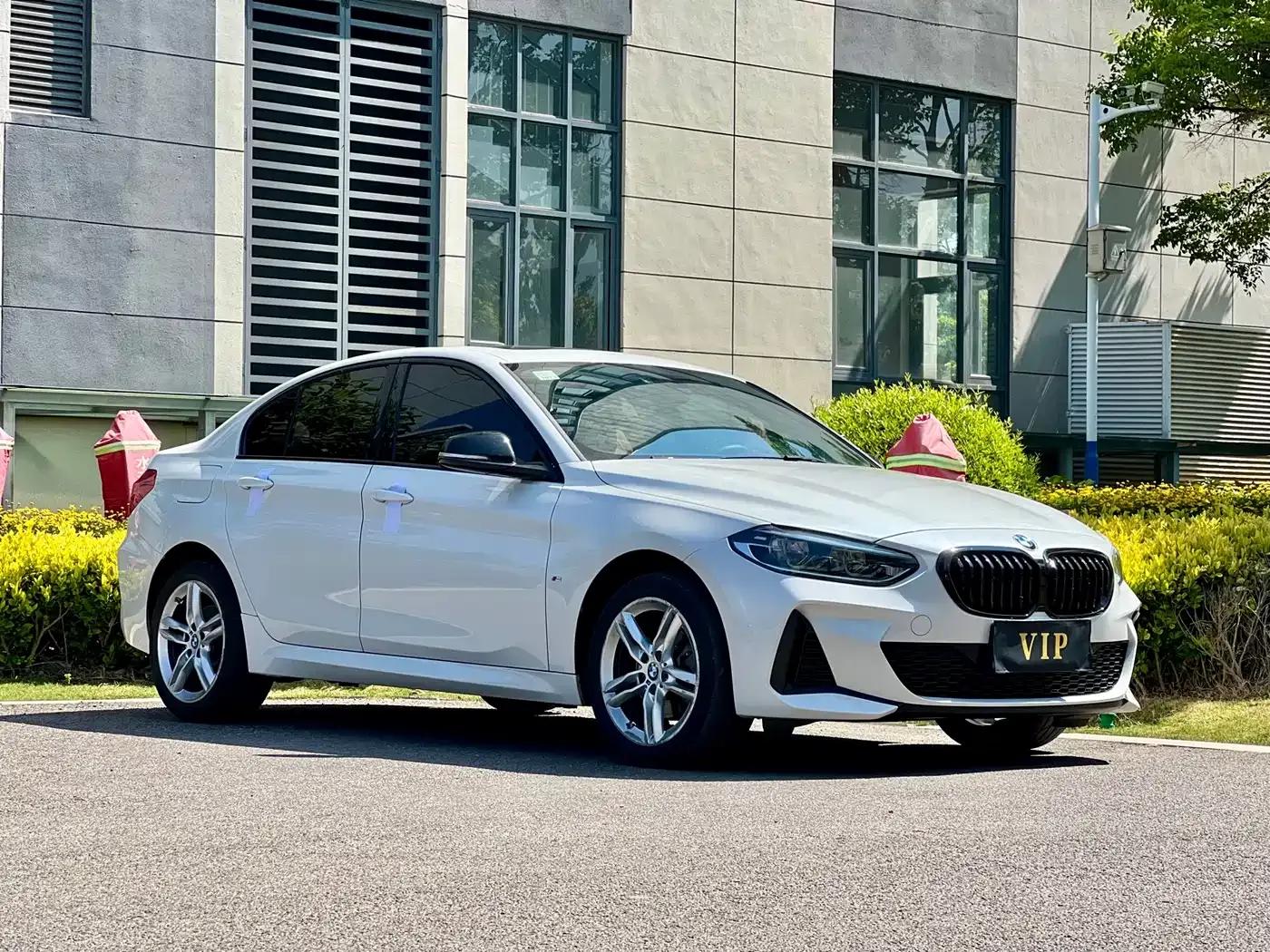 2021 BMW 1 Series 120i M Sport Shadow Edition — миниатюра 3