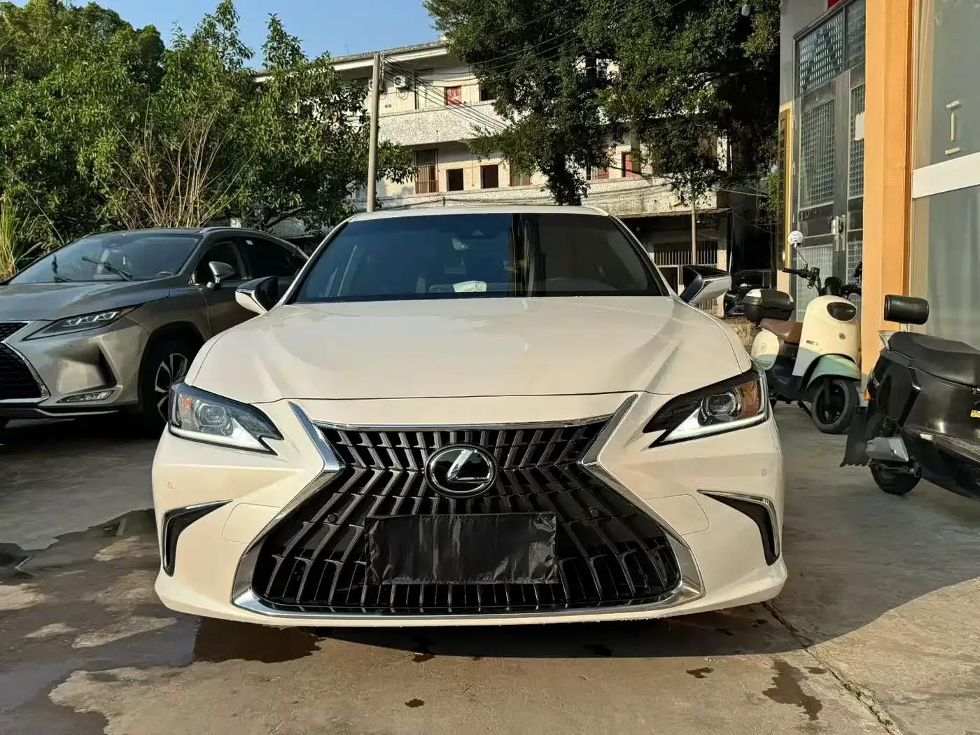Lexus ES 2022 300h Premium Edition — миниатюра 1