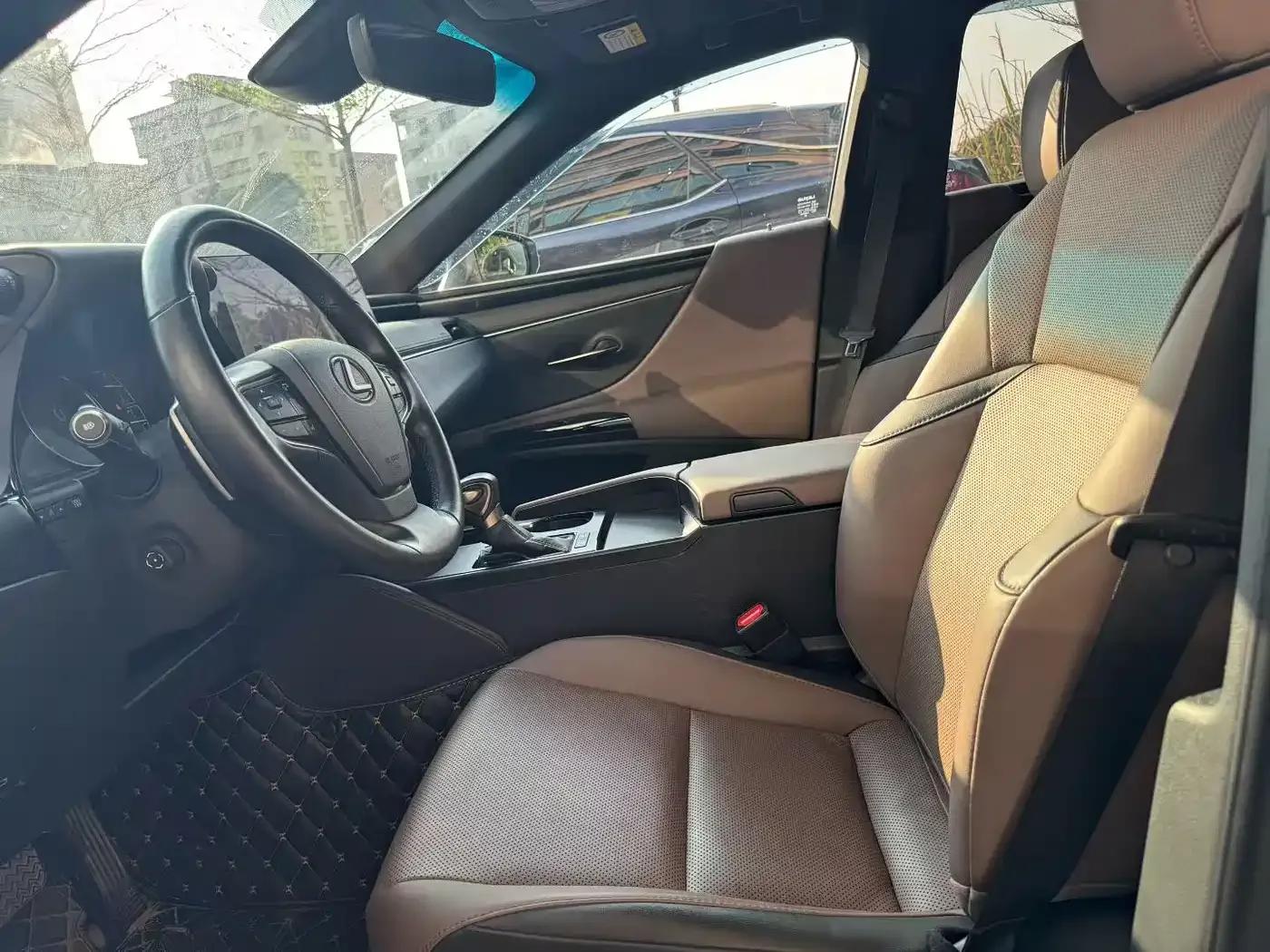 Lexus ES 2022 300h Premium Edition — миниатюра 3