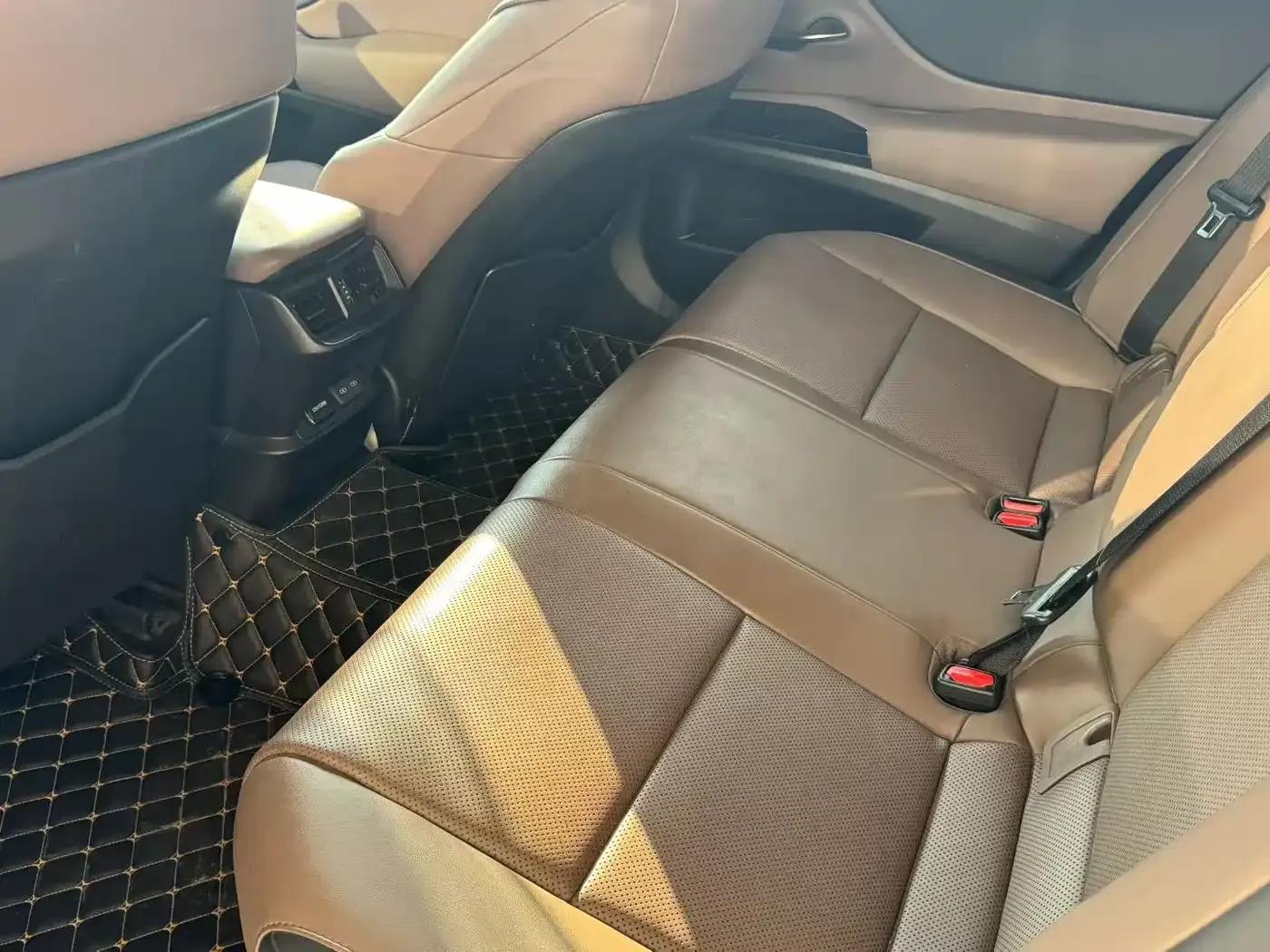 Lexus ES 2022 300h Premium Edition — миниатюра 6