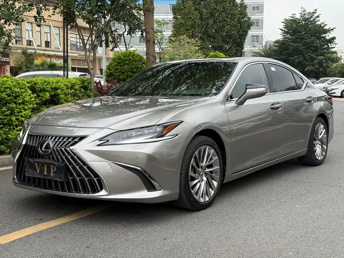 Lexus ES 2022 300h Executive Edition — миниатюра 1