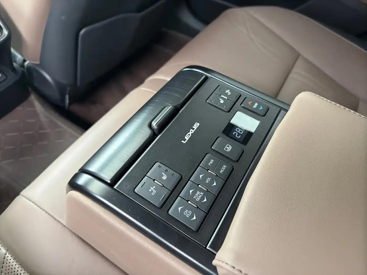 Lexus ES 2022 300h Executive Edition — миниатюра 11