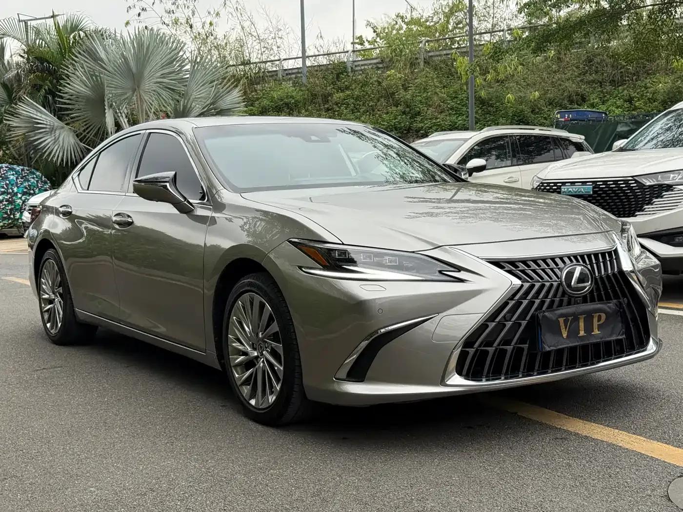 Lexus ES 2022 300h Executive Edition — миниатюра 3