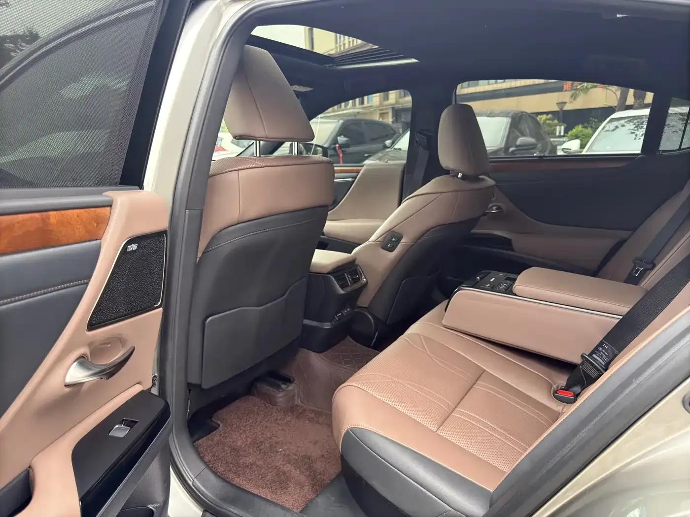 Lexus ES 2022 300h Executive Edition — миниатюра 6