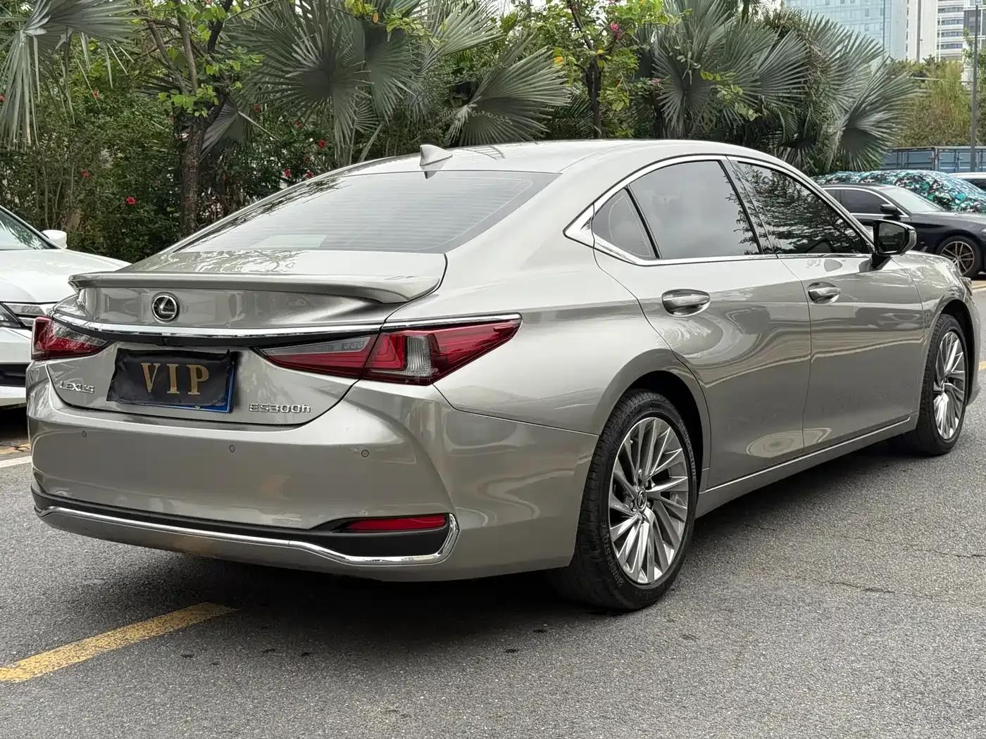 Lexus ES 2022 300h Executive Edition — миниатюра 7